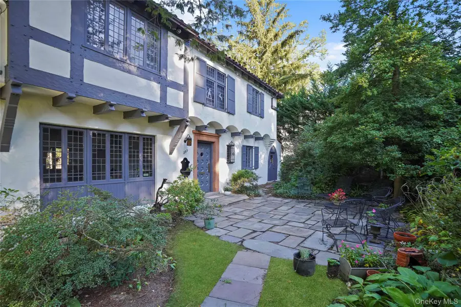 253 Cliff Avenue, Pelham, NY 10803 - Image #2