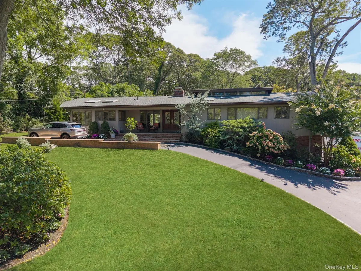 17 Treeview Drive, Melville, NY 11747 - Image #1