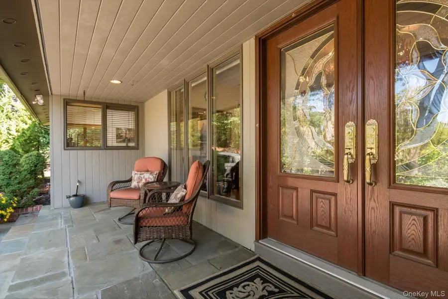 17 Treeview Drive, Melville, NY 11747 - Image #3