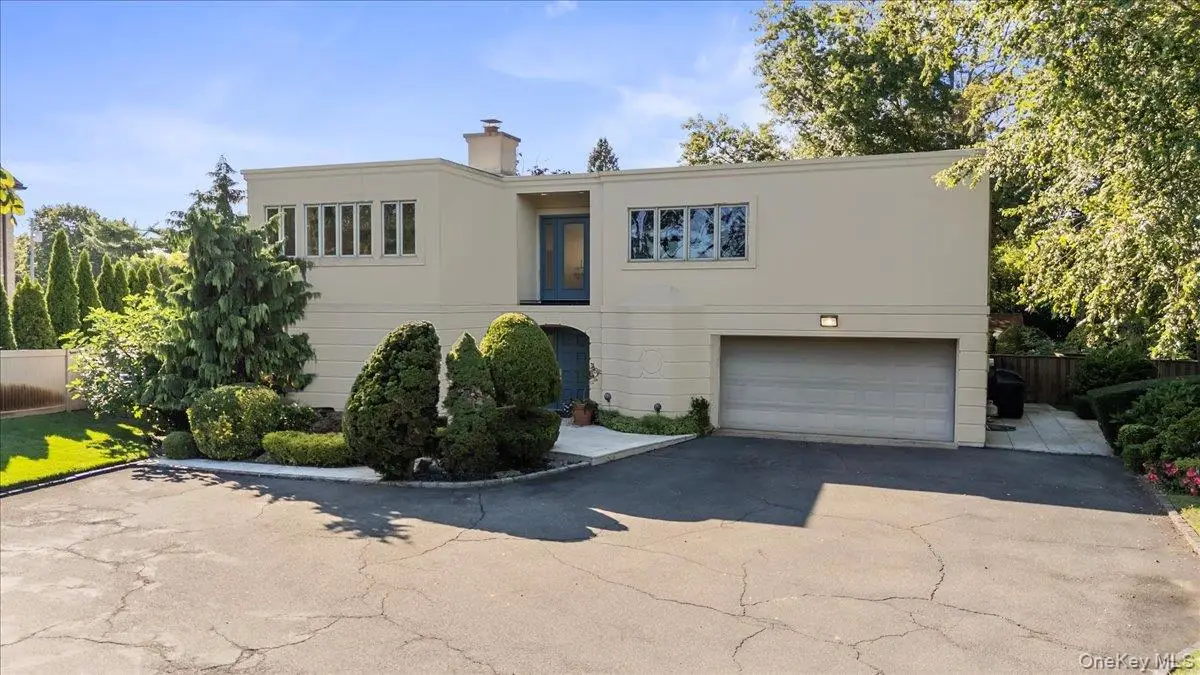 292 Breezyway, Lawrence, NY 11559 - Image #1