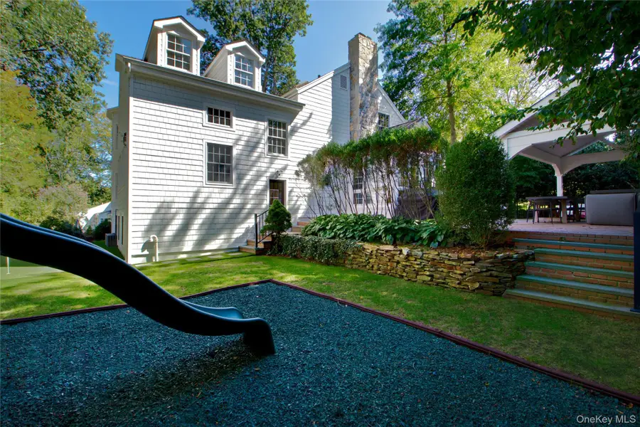 39 Squirrel Hill Road, East Hills, NY 11577 - Image #2