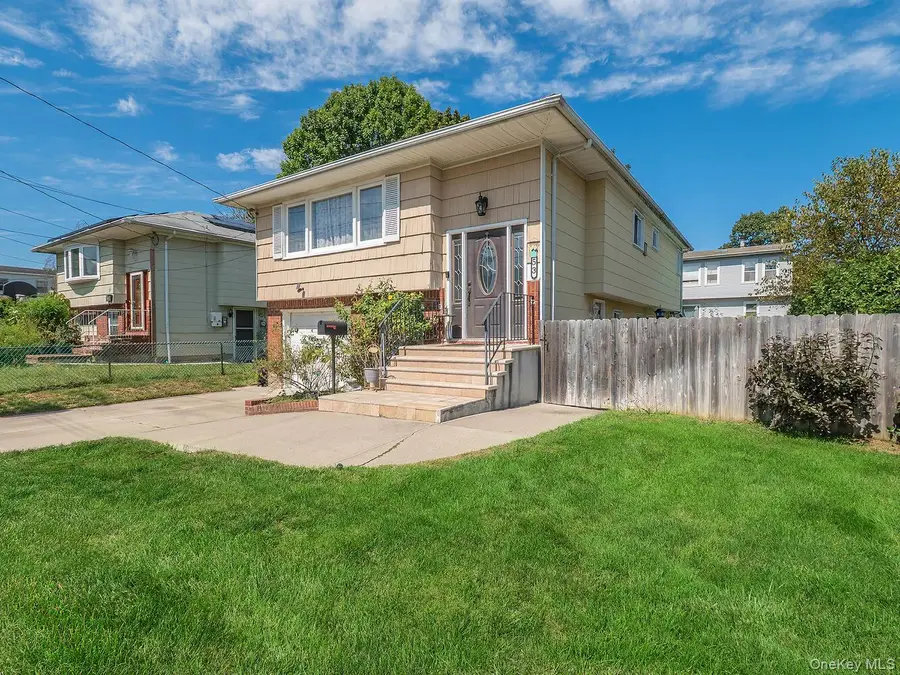 53 Maple Street, Roslyn Heights, NY 11577 - Image #2