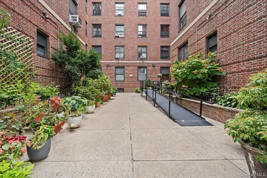 109 Seaman Avenue #4C, New York, NY 10034 - Image #2