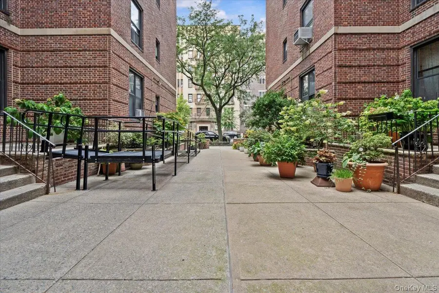 109 Seaman Avenue #4C, New York, NY 10034 - Image #3