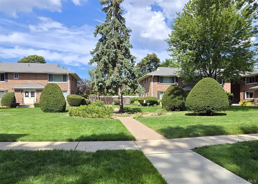 265 Edmunton #I 12, North Babylon, NY 11703 - Image #2