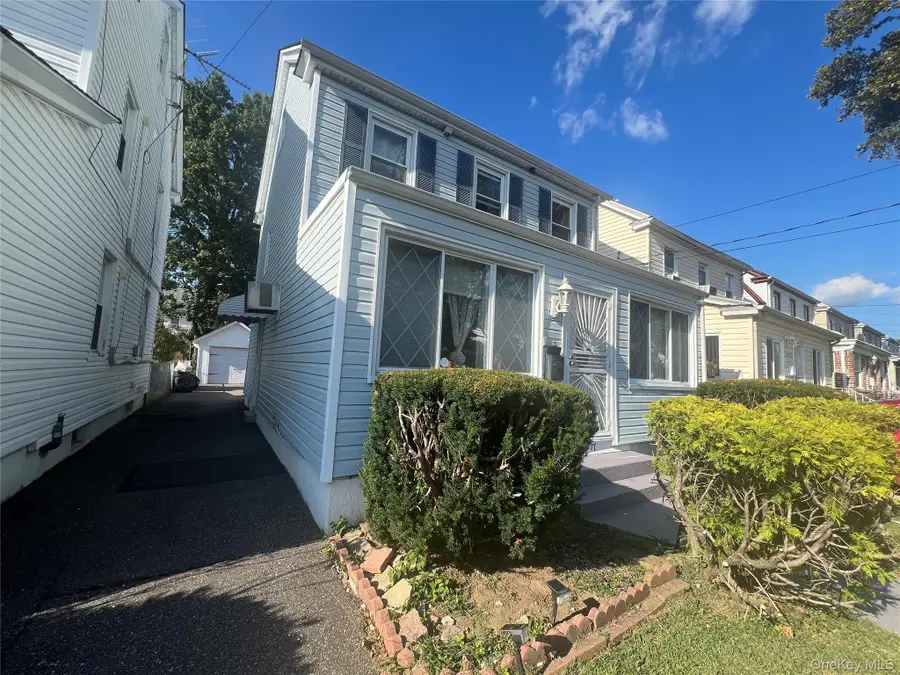 22417 Fairbury Avenue, Queens Village, NY 11428 - Image #3