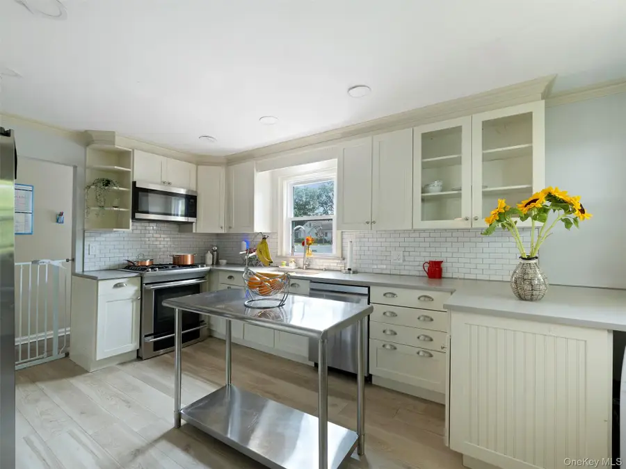 215 N Brookside Avenue, Freeport, NY 11520 - Image #2