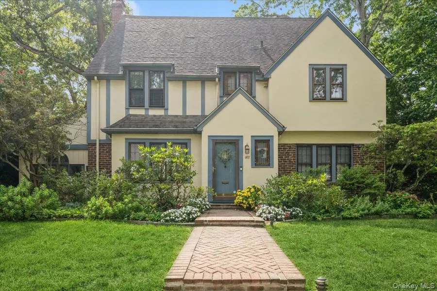 187 Moore Avenue, Freeport, NY 11520 - Image #2