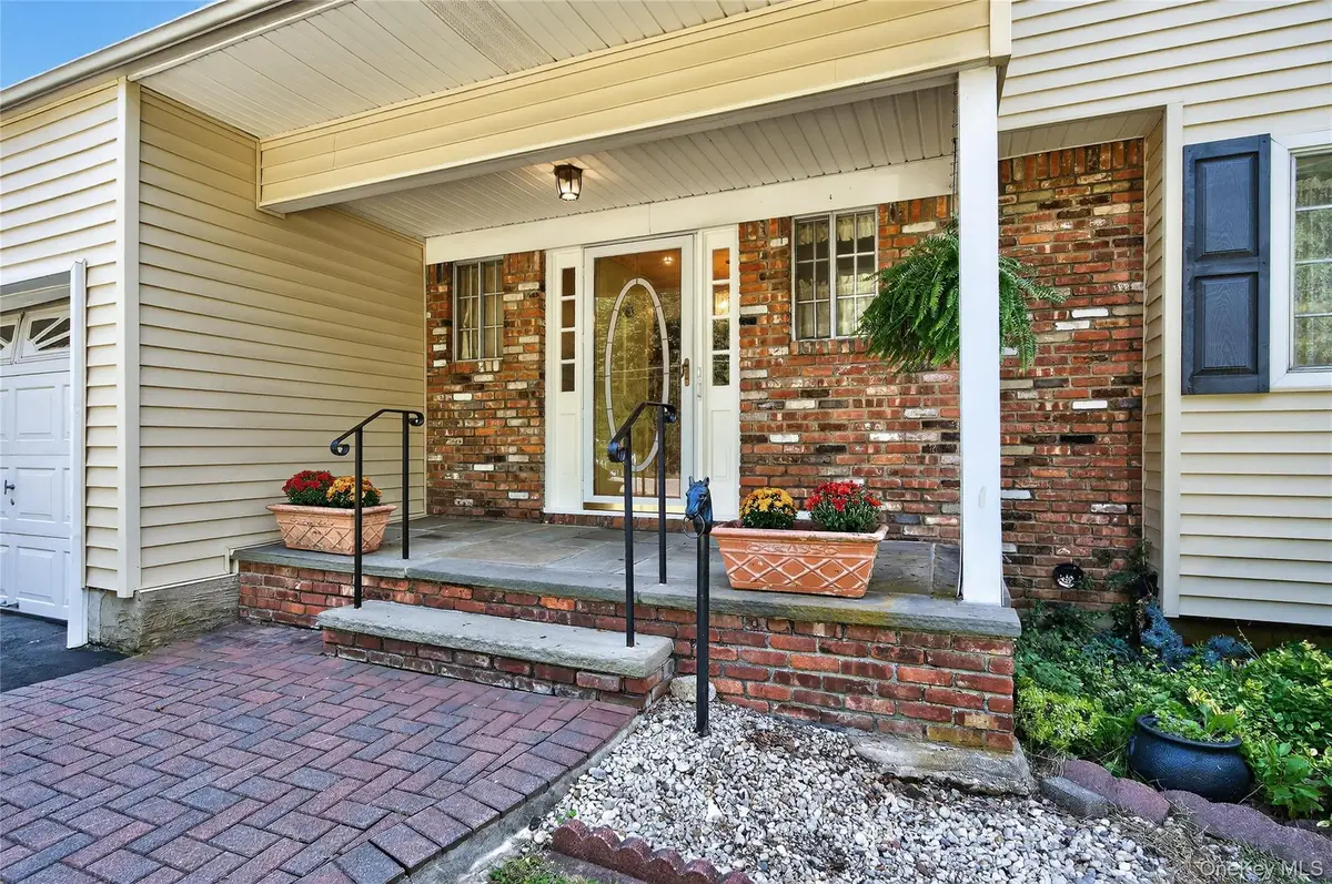 88 Ayers Road, Locust Valley, NY 11560 - Image #1