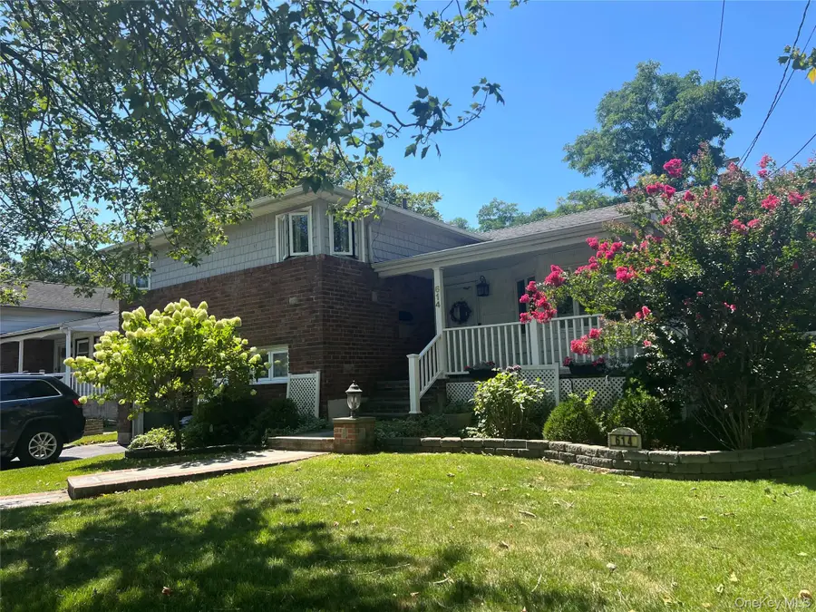 614 Bond Court, North Merrick, NY 11566 - #3