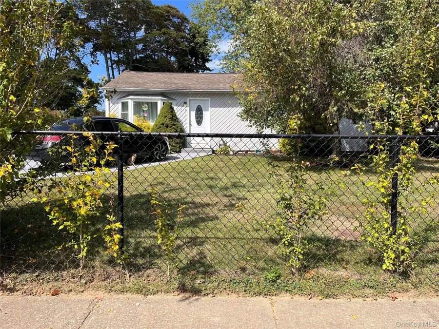 109 Merrill Street, Brentwood, NY 11717 - Image #3