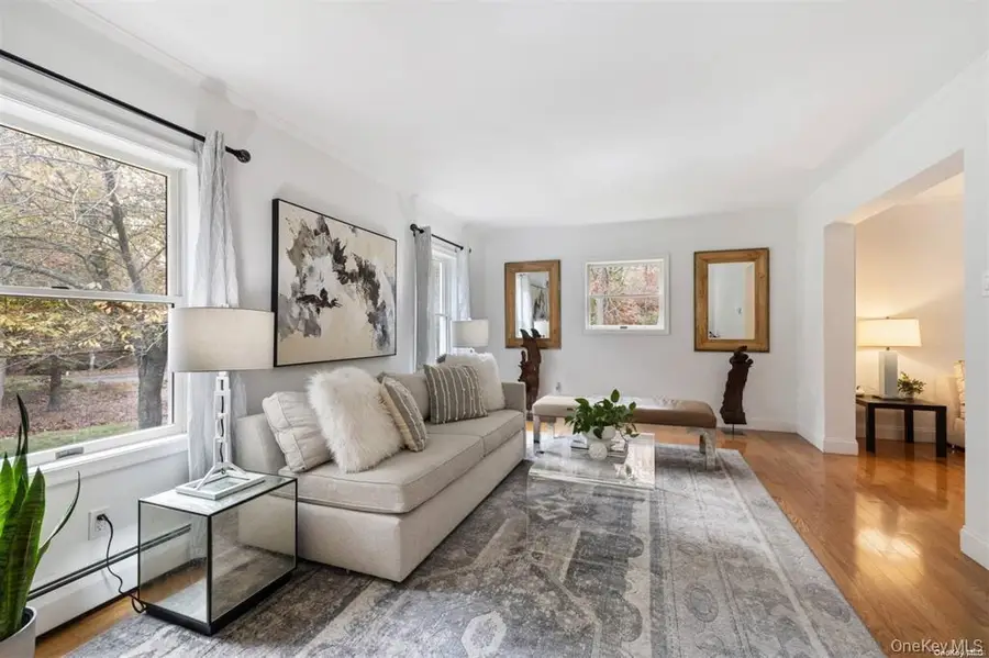 4 Wooded Lane, Hampton Bays, NY 11946 - Image #2