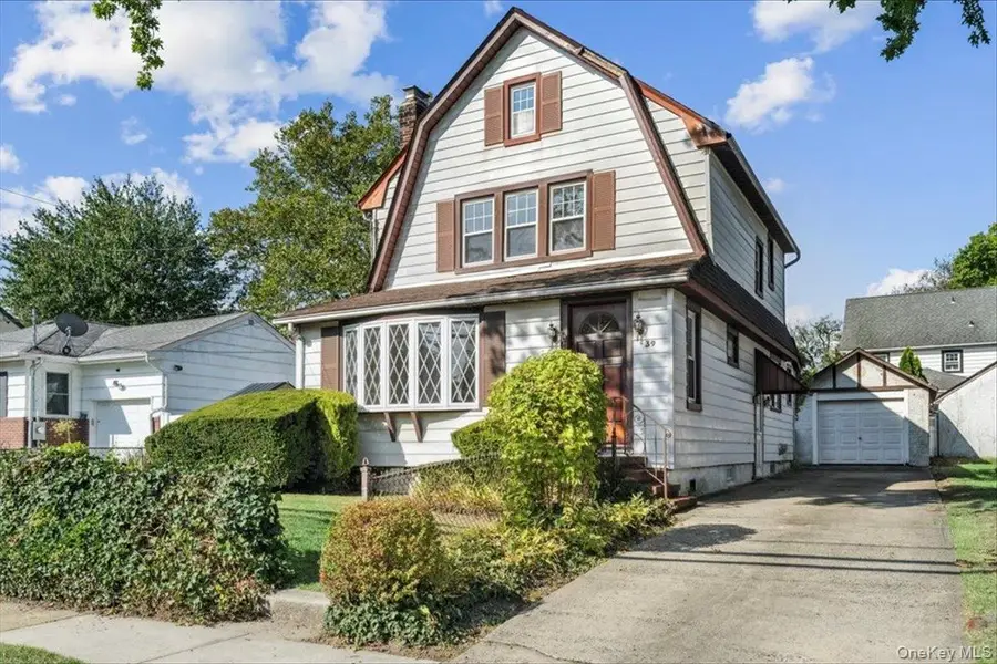 39 Linmouth Road, Malverne, NY 11565 - Image #2