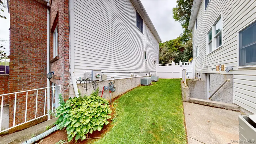 64 Greenway Drive, Staten Island, NY 10301 - Image #3