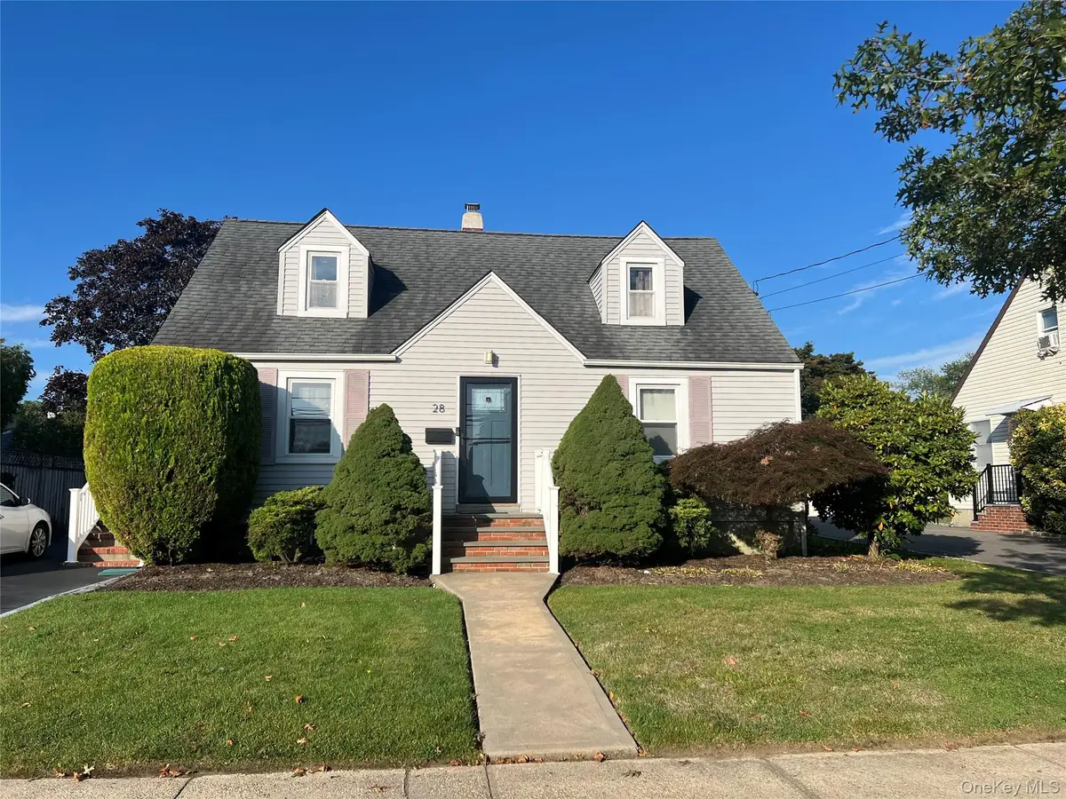 28 Penataquit Avenue, Bay Shore, NY 11706 - Image #1