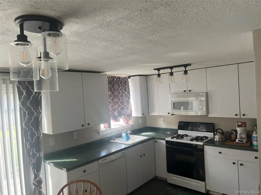 28 Penataquit Avenue, Bay Shore, NY 11706 - Image #2