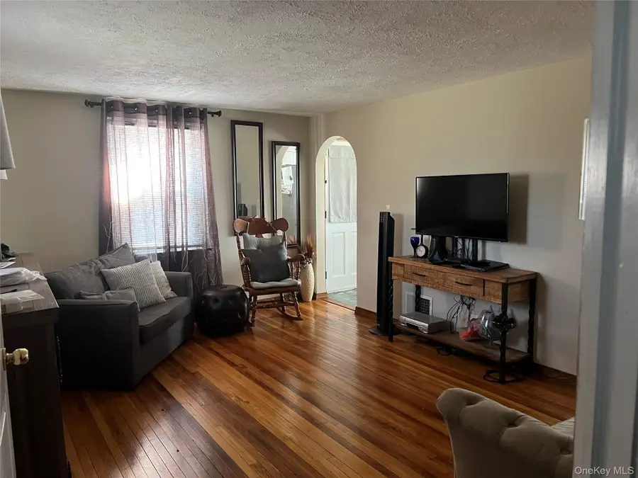 28 Penataquit Avenue, Bay Shore, NY 11706 - Image #3