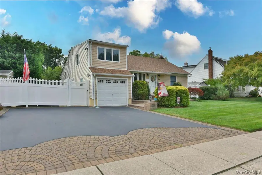 4042 Old Post Road, Seaford, NY 11783 - Image #3