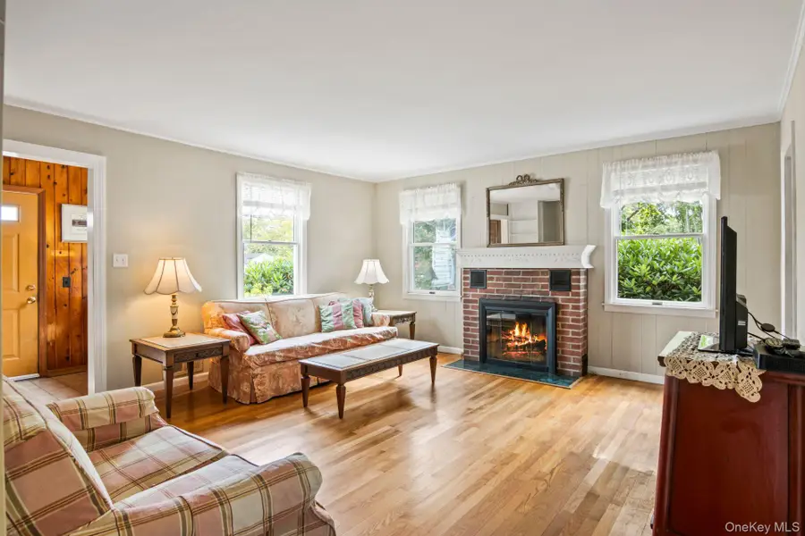 41 Brush Lane, Greenlawn, NY 11740 - Image #3