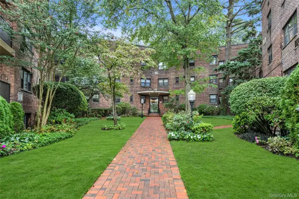 50 Brompton Road #2L, Great Neck, NY 11021