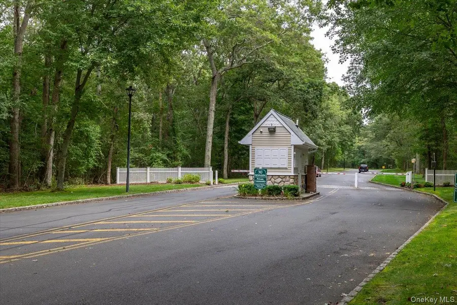 193 Gothic Circle, Manorville, NY 11949 - Image #2