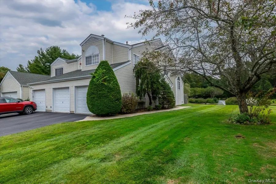 193 Gothic Circle, Manorville, NY 11949 - Image #3