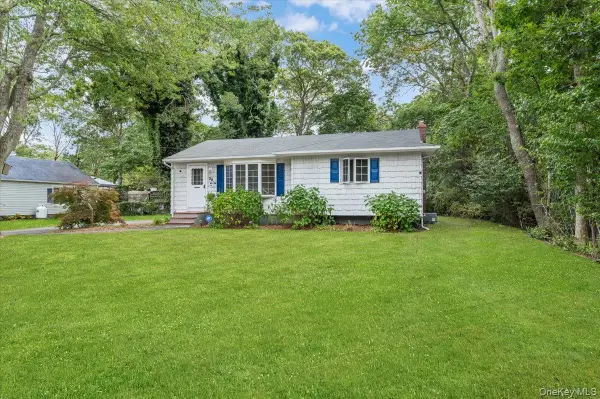 38 Barclay Road, Mastic Beach, NY 11951