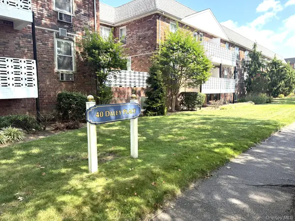 40 Daley Place #124, Lynbrook, NY 11563