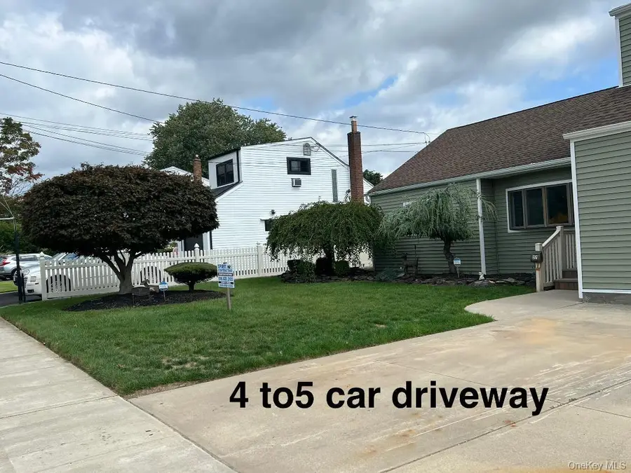 27 Taca Boulevard, Deer Park, NY 11729 - Image #3