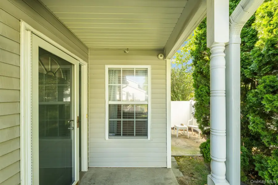 71 Biltmore Circle #71, Huntington Station, NY 11746 - #3