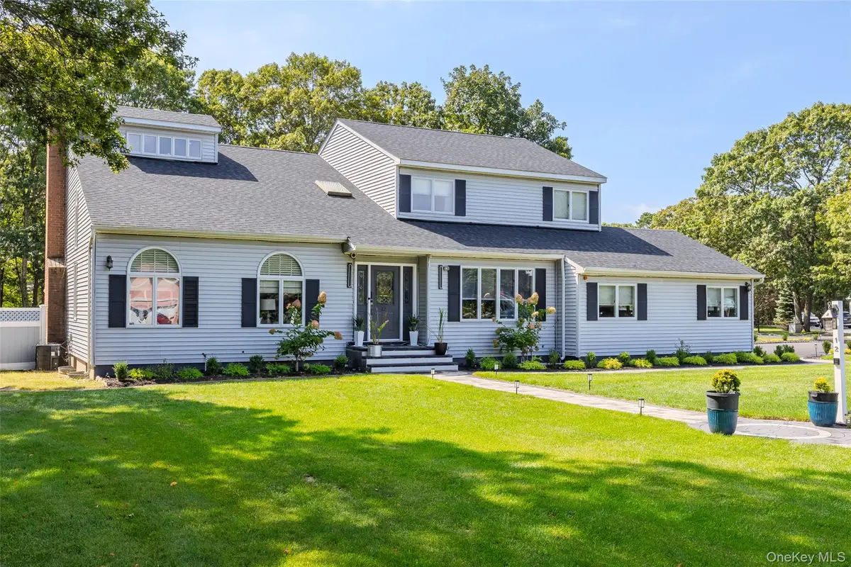 12 Deer Path, Shirley, NY 11967 - Image #1