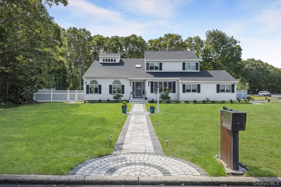 12 Deer Path, Shirley, NY 11967 - Image #2