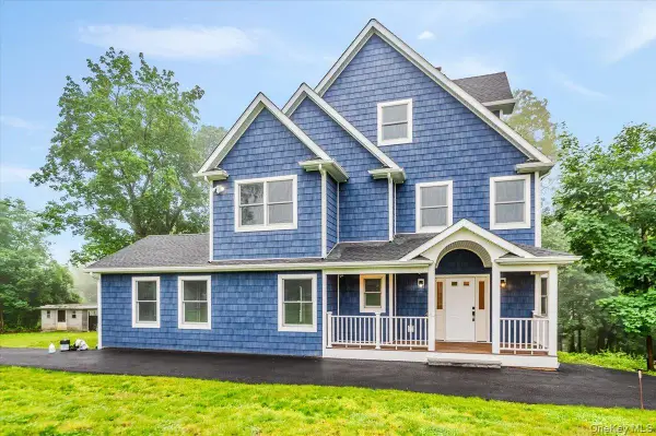 35 Summit Drive, Mahopac, NY 10541