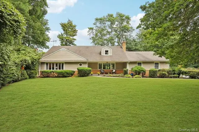 4 Club Court, Huntington, NY 11743 - Image #1