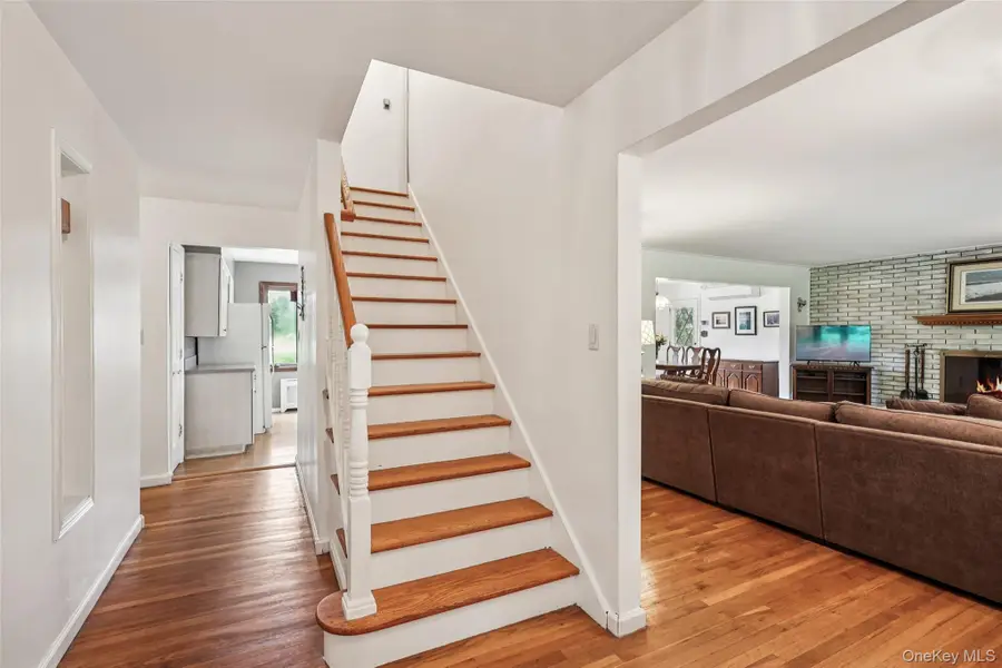 4 Club Court, Huntington, NY 11743 - Image #2