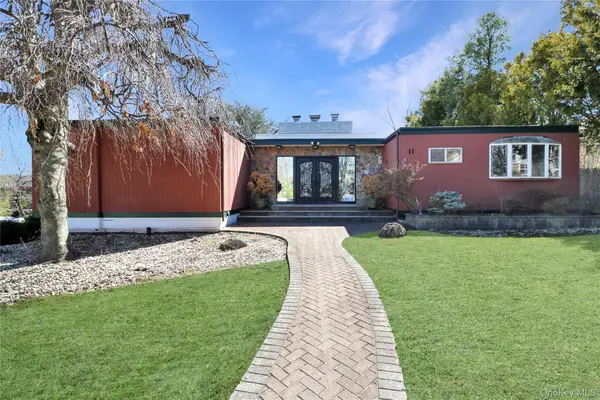 11 Valley View Road, Great Neck, NY 11021