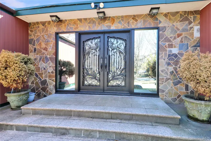 11 Valley View Road, Great Neck, NY 11021 - Image #2