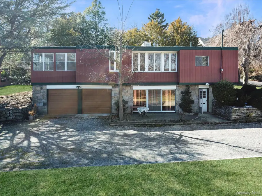 11 Valley View Road, Great Neck, NY 11021 - Image #3