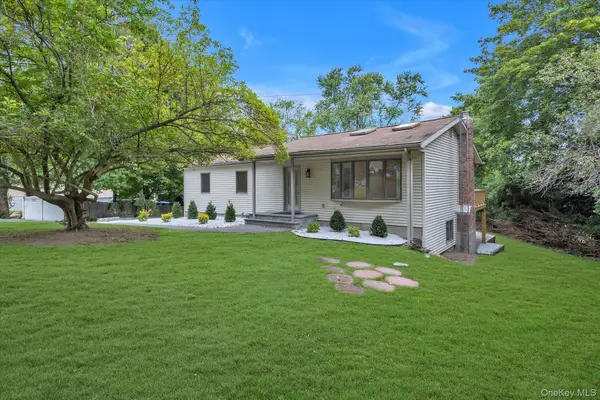 385 Salem Court, Hauppauge, NY 11788