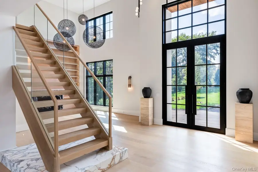 28 Earle Drive, Muttontown, NY 11791 - Image #2