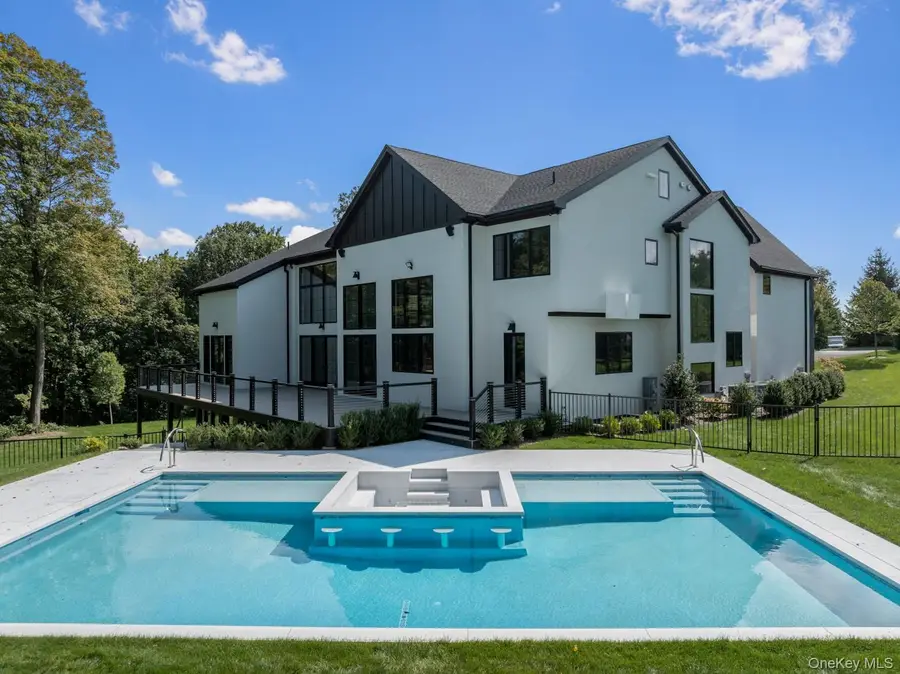 28 Earle Drive, Muttontown, NY 11791 - Image #3