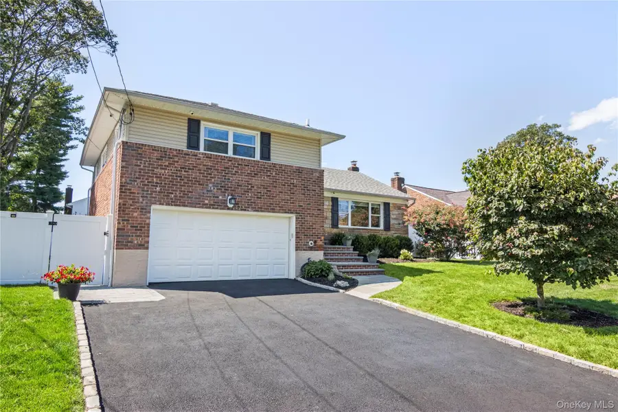 7 Driftwood Drive, Glen Cove, NY 11542 - Image #2