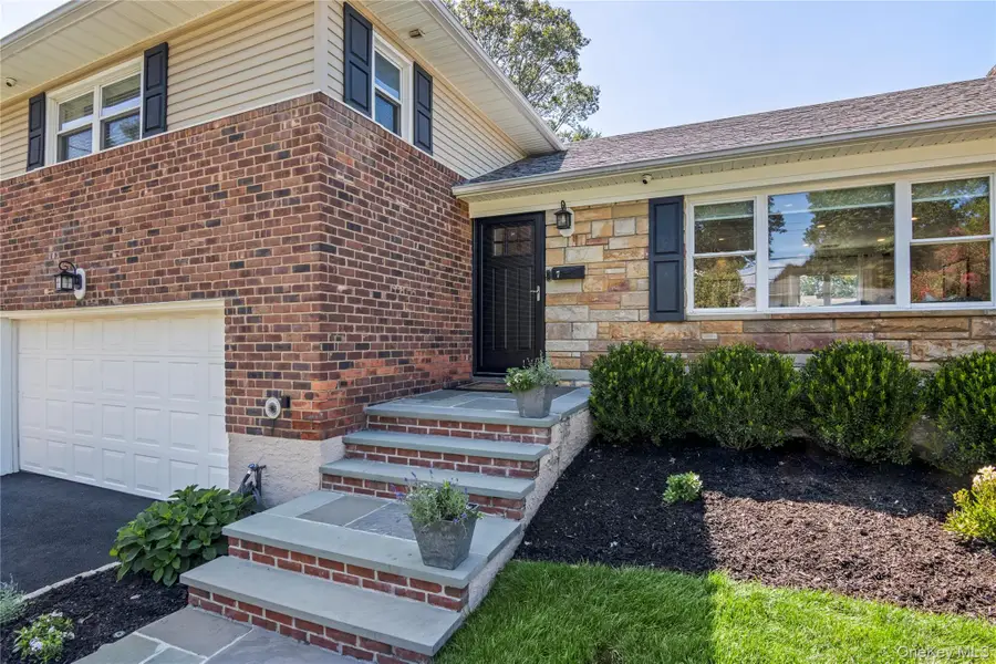 7 Driftwood Drive, Glen Cove, NY 11542 - Image #3