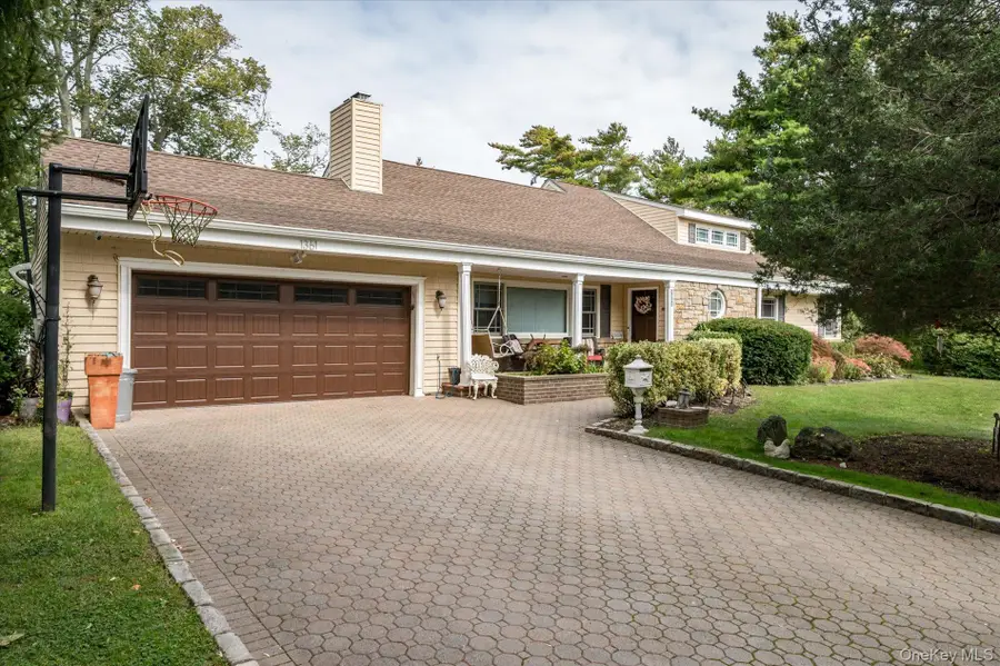 1361 Boxwood Drive E, Hewlett Harbor, NY 11557 - Image #3