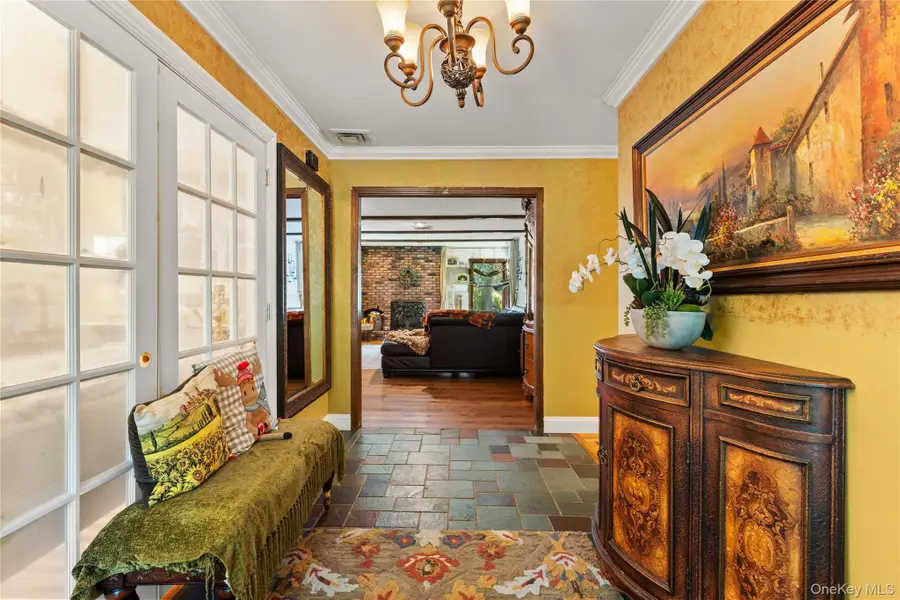 11 Williamsburg Drive, Fort Salonga, NY 11768 - Image #2