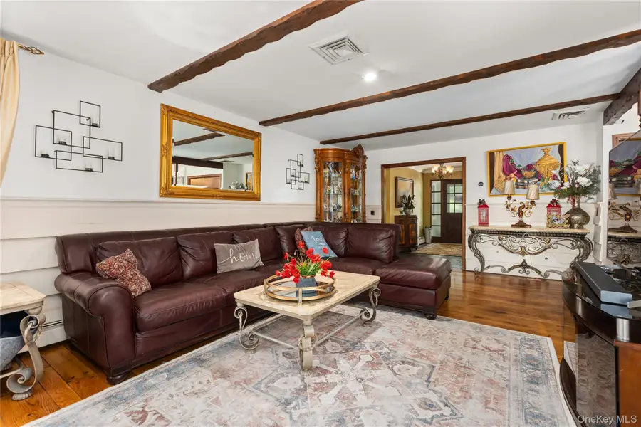 11 Williamsburg Drive, Fort Salonga, NY 11768 - Image #3