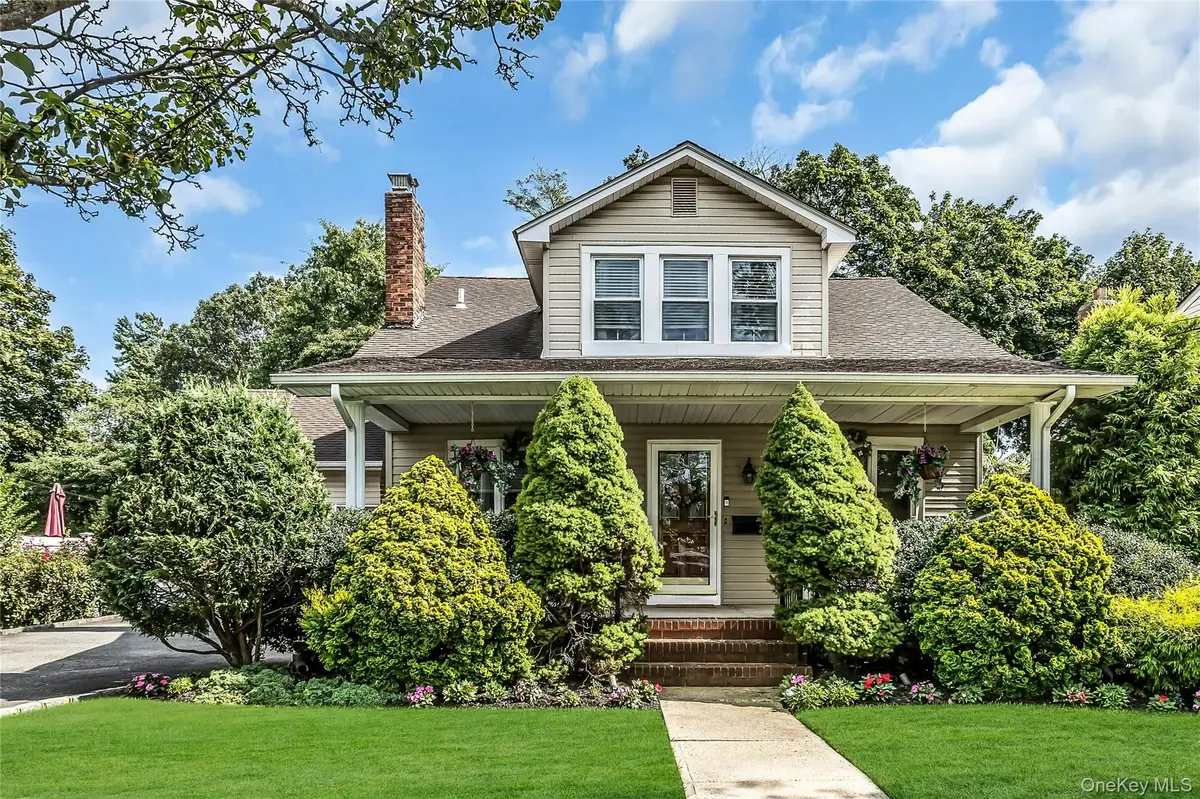 12 Roosevelt Avenue, Malverne, NY 11565 - Image #1