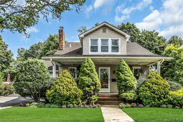 12 Roosevelt Avenue, Malverne, NY 11565