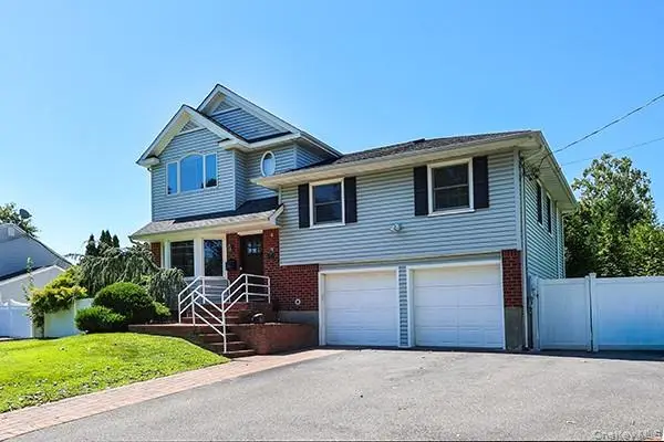 15 Hedgerow Lane, Commack, NY 11725 - Image #2
