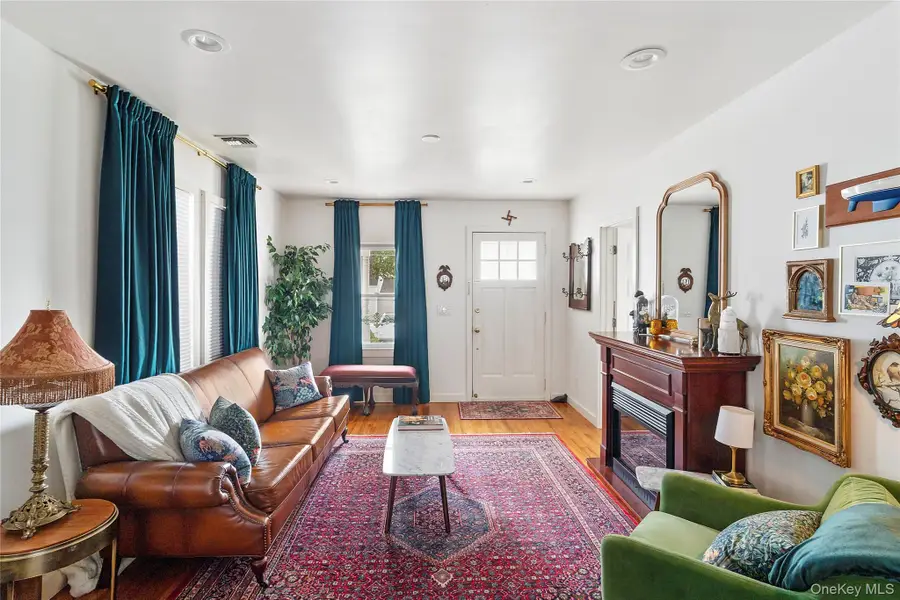 35 Vondran Street, Huntington Station, NY 11746 - Image #3